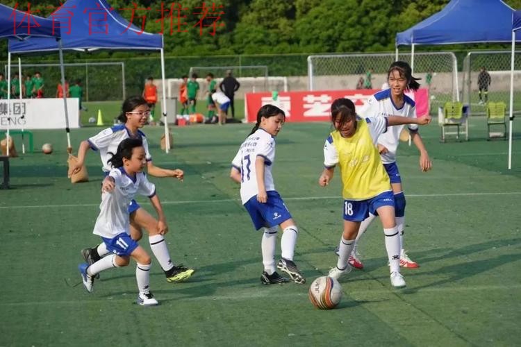 绿茵场上手牵手！浙江-阿克苏青少年足球“绿茵牵手计划”夏令营顺利结营